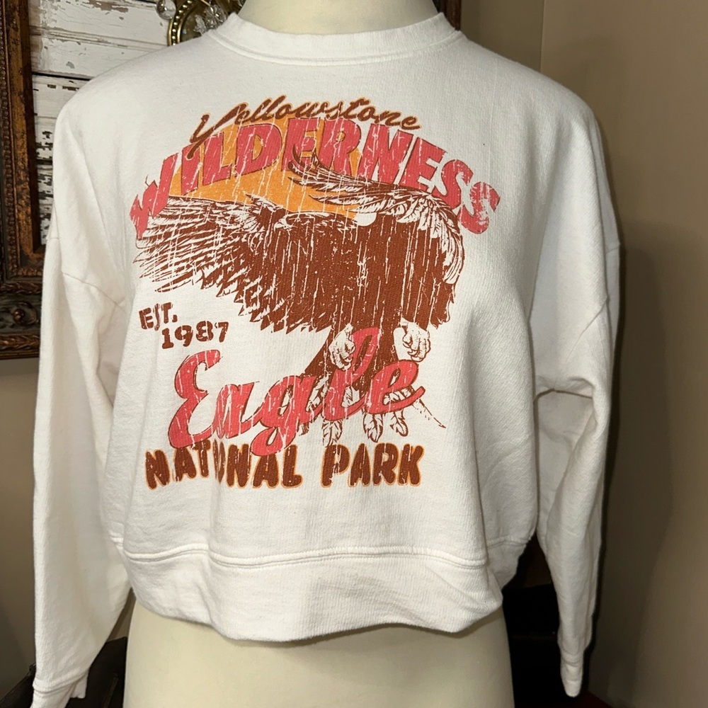 Yellowstone Wildreness Eagle National Park Graphic Sweatshirt - White & Red